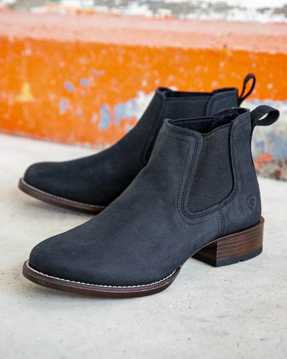Ariat Mens Booker Ultra Round Toe Western Boots