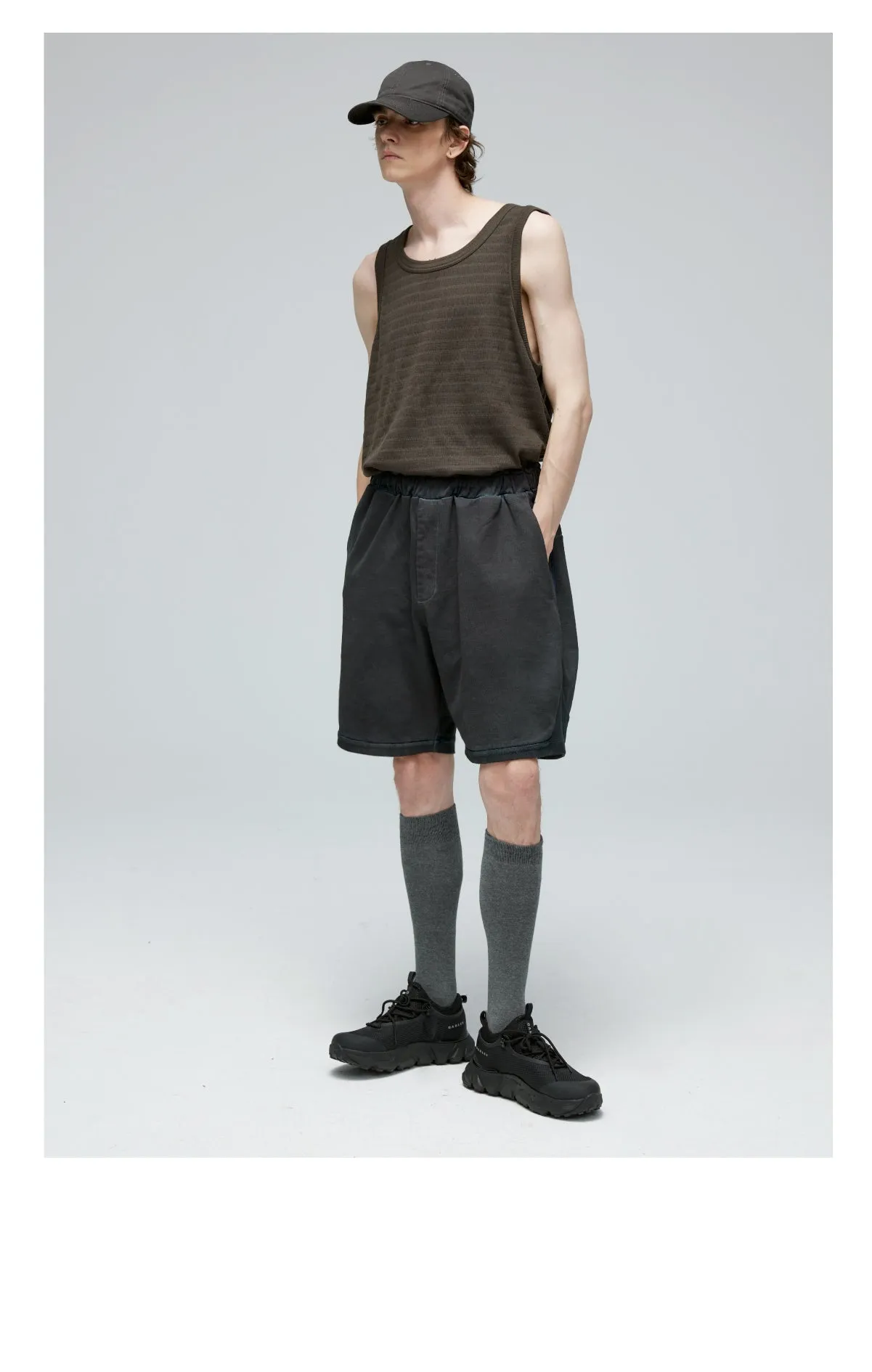 Loose-fitting sports shorts