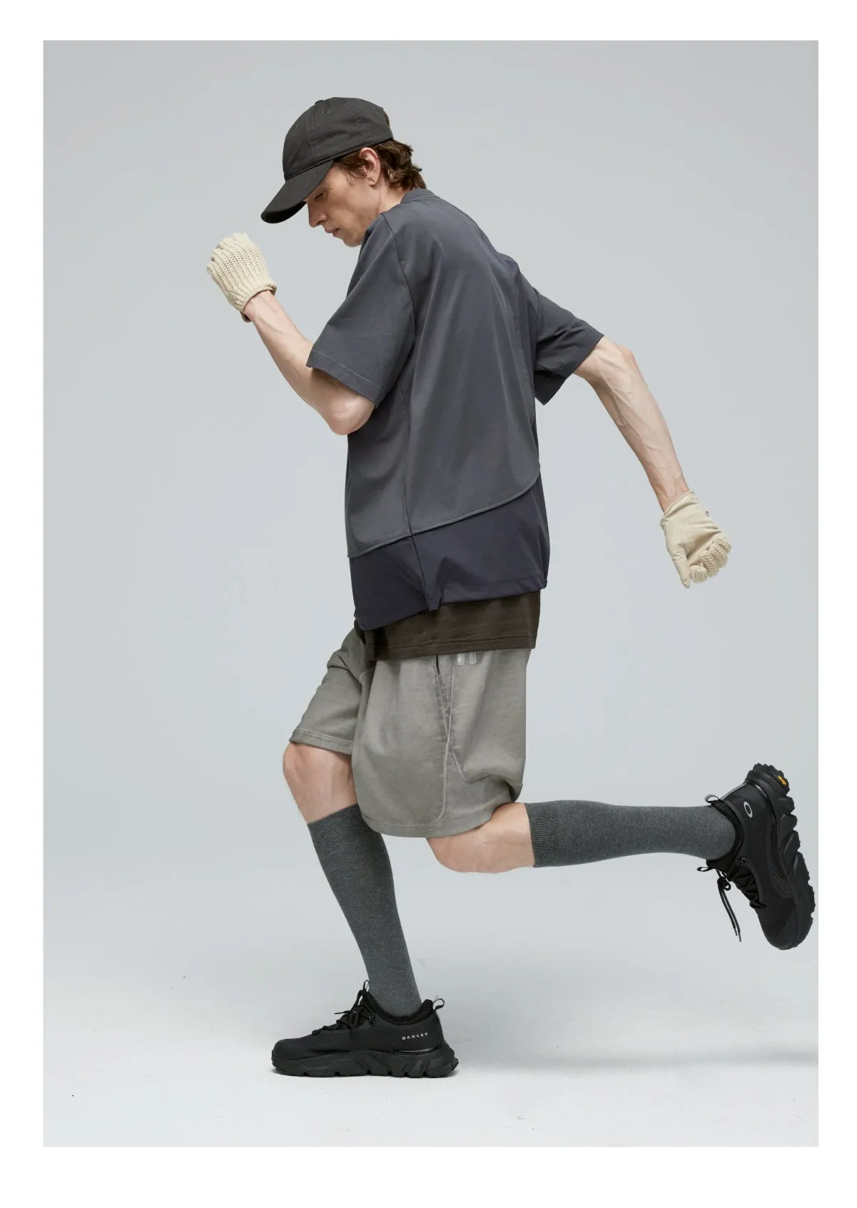 Loose-fitting sports shorts