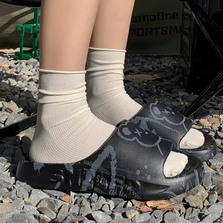 Men’s Trendy Summer Slippers – Non-Slip Indoor & Outdoor Bathroom Shoes
