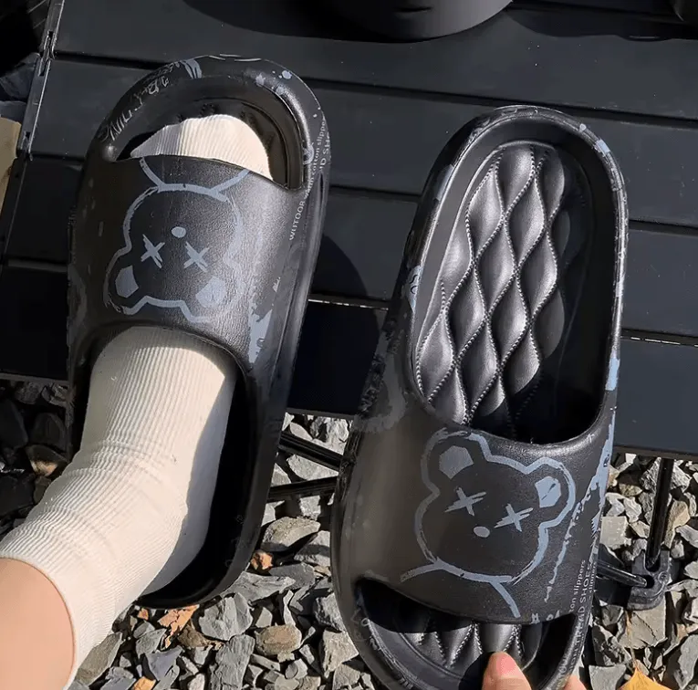 Men’s Trendy Summer Slippers – Non-Slip Indoor & Outdoor Bathroom Shoes