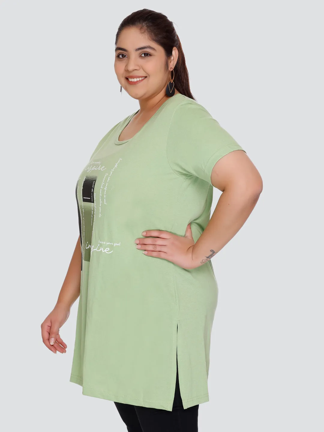 Plus Size Long Hip Covering T-shirt For Women - Half Sleeve - Green